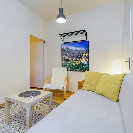 Veronika Apartment *